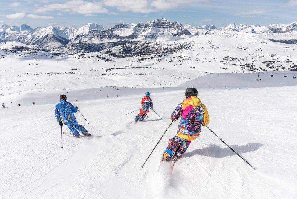 Ein Bild, das Schnee, draußen, Skifahren, Eis enthält.

Automatisch generierte Beschreibung